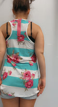 Load image into Gallery viewer, Floral zipper back tank
