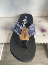 Load image into Gallery viewer, Very G navy star flip flop